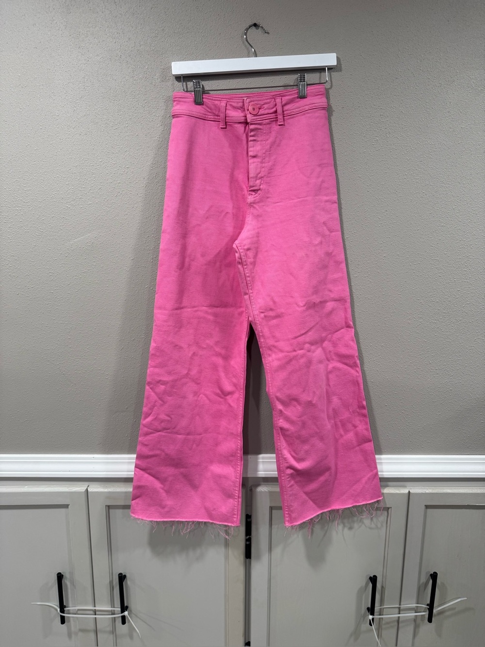 Zara Marine Straight Wide
Leg Jeans Hot Pink Raw Hem
High Waist Size 6 - Picture 2 of 7